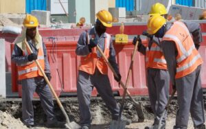 تكسير وترحيل المخالفات بالرياض